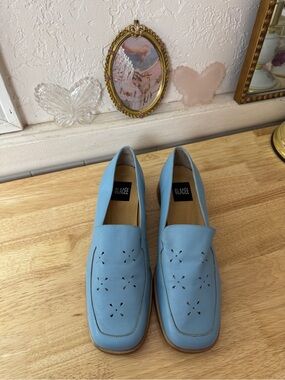 Cute Vintage Baby Blue Leather Loafers Size 10 Y2K Floral Cutout Slip-On Flats